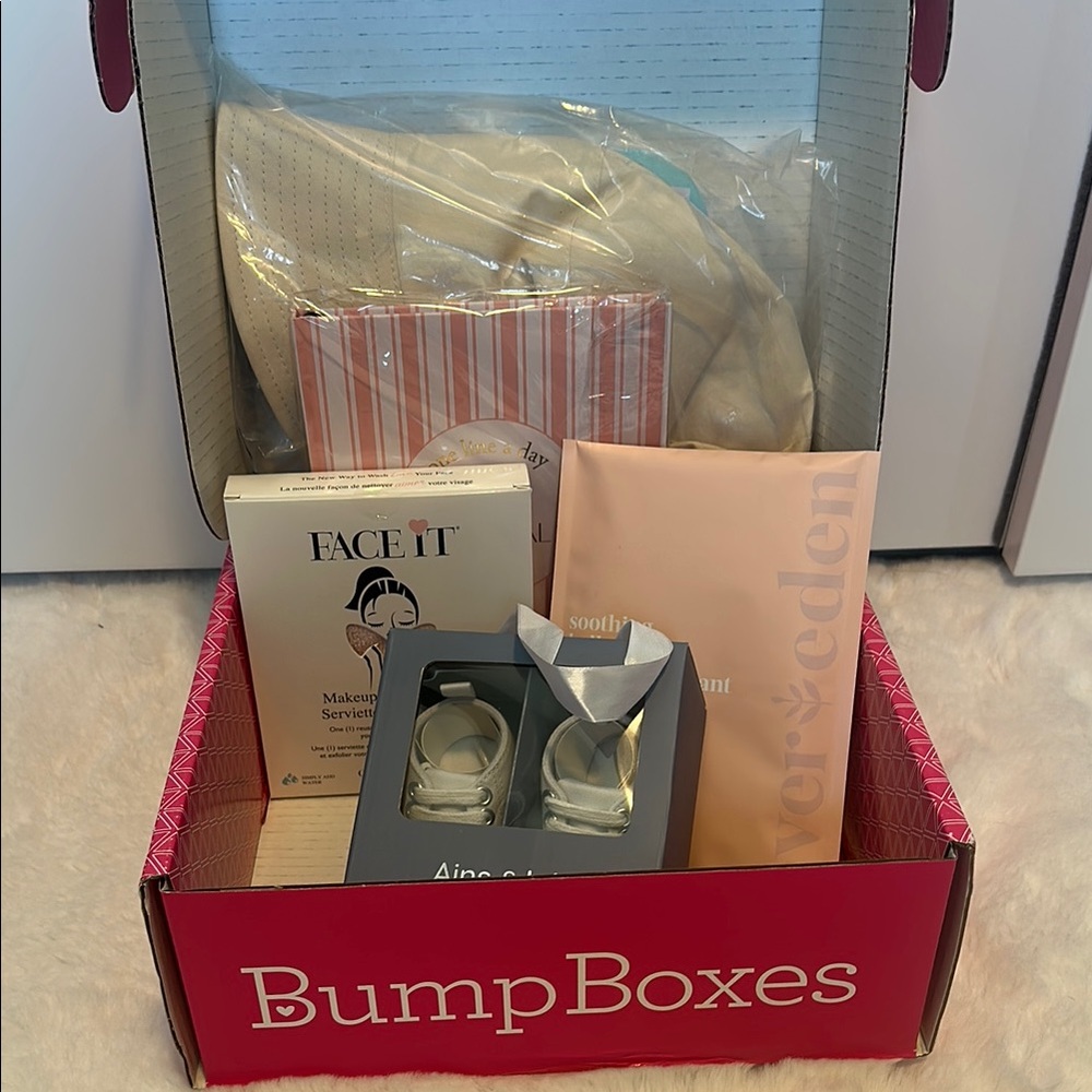 Bumpbox pregnancy gift for mom baby shower gift